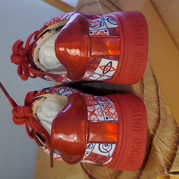 Lattice red sneakers - Picture 3 of 8